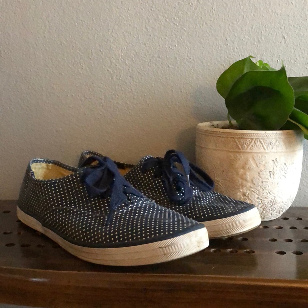 {Keds}